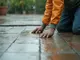 fliesen-verlegen-bei-regen-was-sie-wissen-muessen